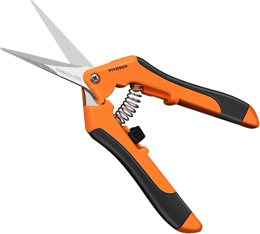Pruning shears for plant trimming